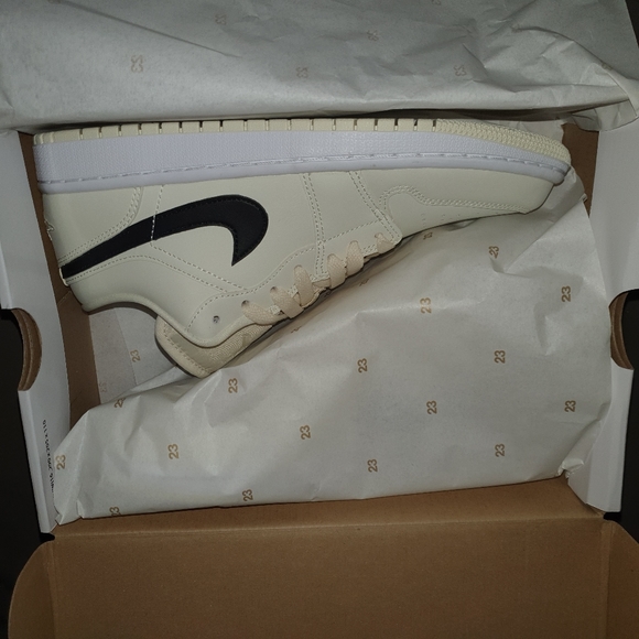 Jordan Shoes - WMNS Air Jordan 1 Low "Coconut Milk" US 9